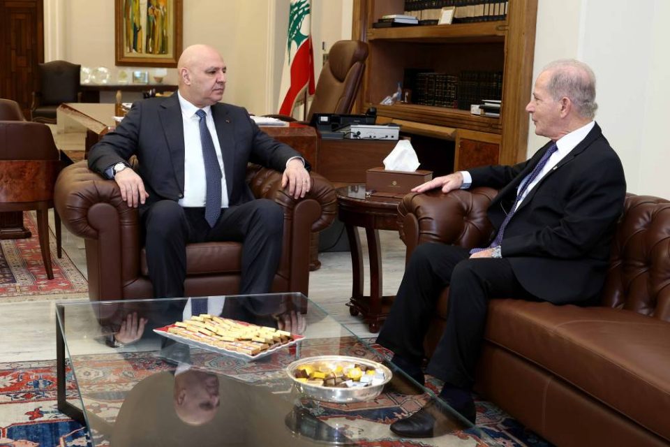 الرئيس عون تلقى اتصالاً من الرئيس ماكرون واستقبل السفير الاميركي وطلب تدخل فرنسا والولايات المتحدة لوقف الاعتداءات الإسرائيلية
