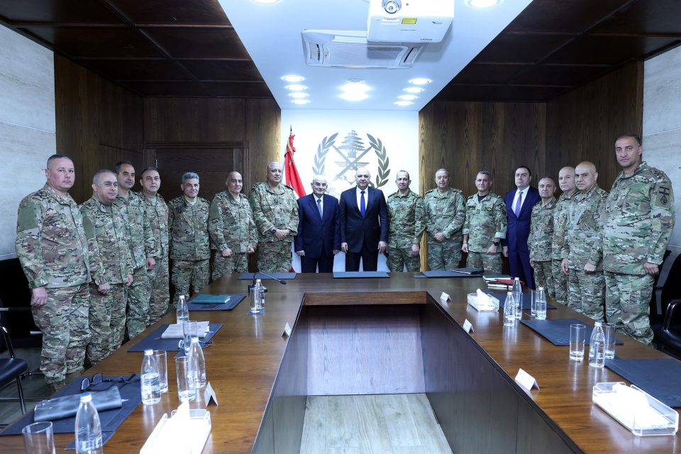 الرئيس عون زار وزيرالدفاع وقيادة الجيش في البرزة: الجيش مؤسسة وطنية تخدم مصلحة لبنان واللبنانيين وما تعرض له وقائده من حملات لن يترك اي اثر في ادائه
